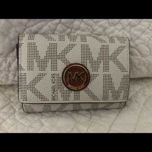 🔥🔥 Price Drop   Michael Kors Wallet